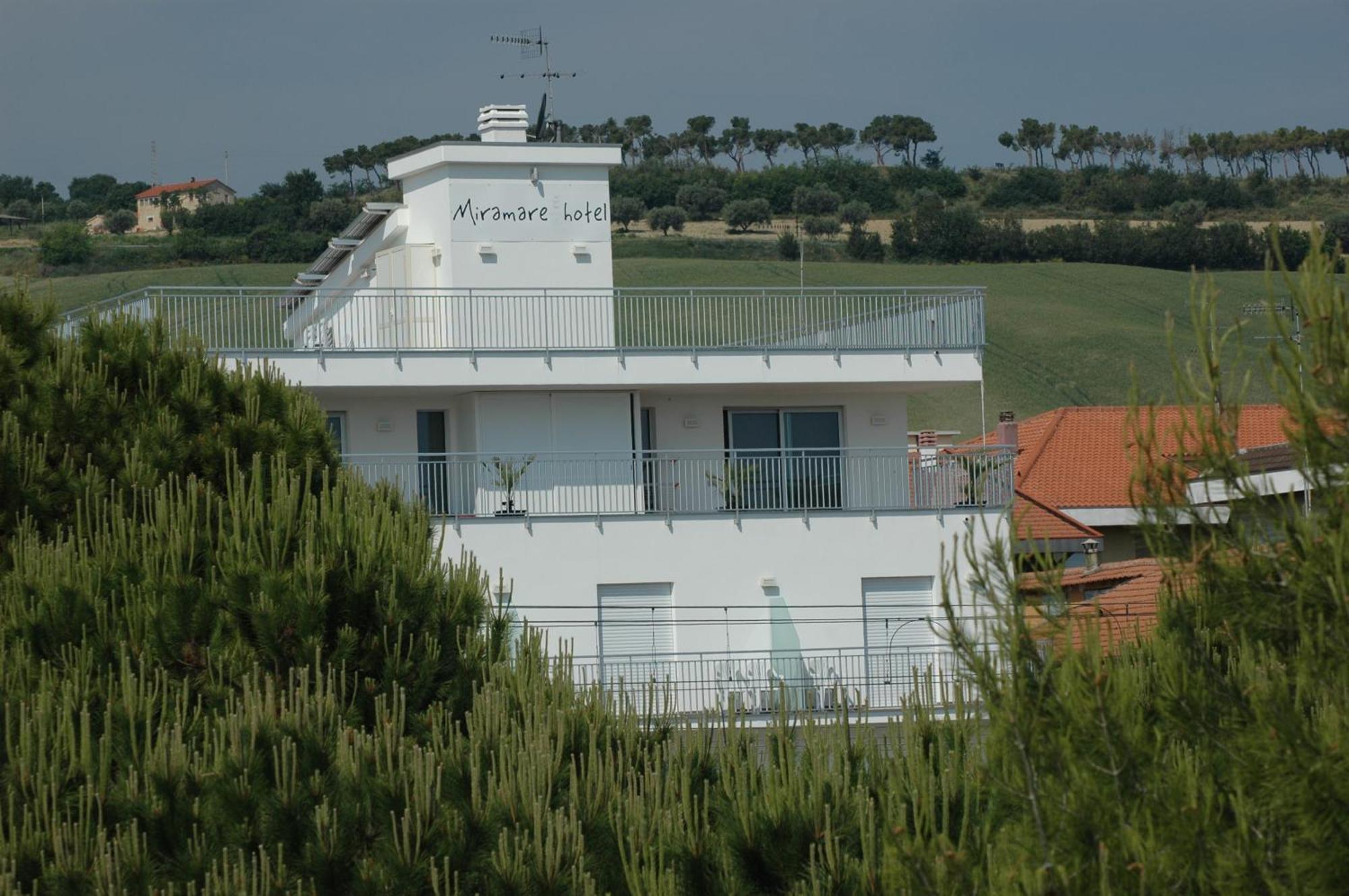 Hotel Miramare Pineto Exteriör bild